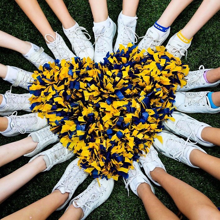 pompoms och tennisskor