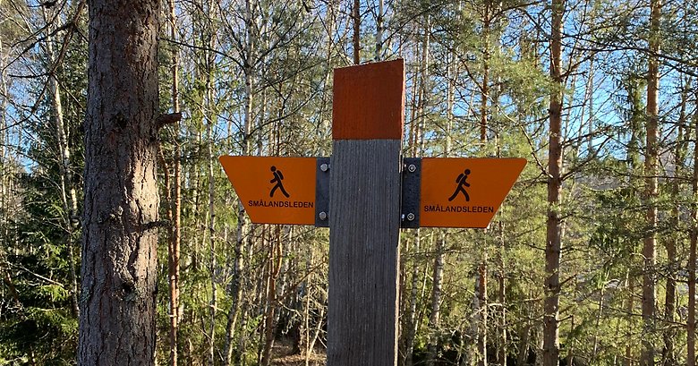 Skylt av Höglandsleden